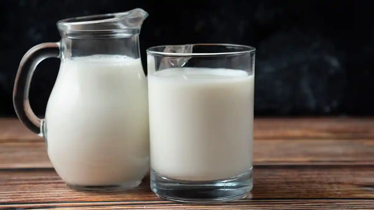 Dużą wadą diety paleolitica jest wykluczenie mleka, które jest bogatym źródłem wapnia.